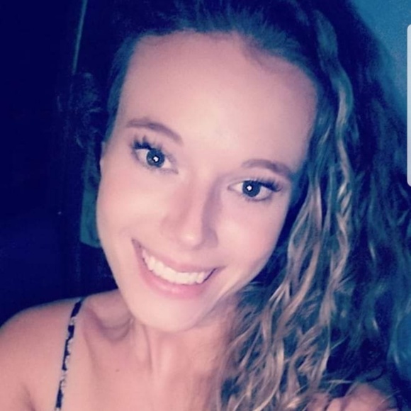 Meet your Posher, Camryn - Picture 1 of 1